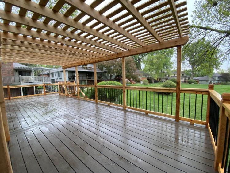 deck with cover